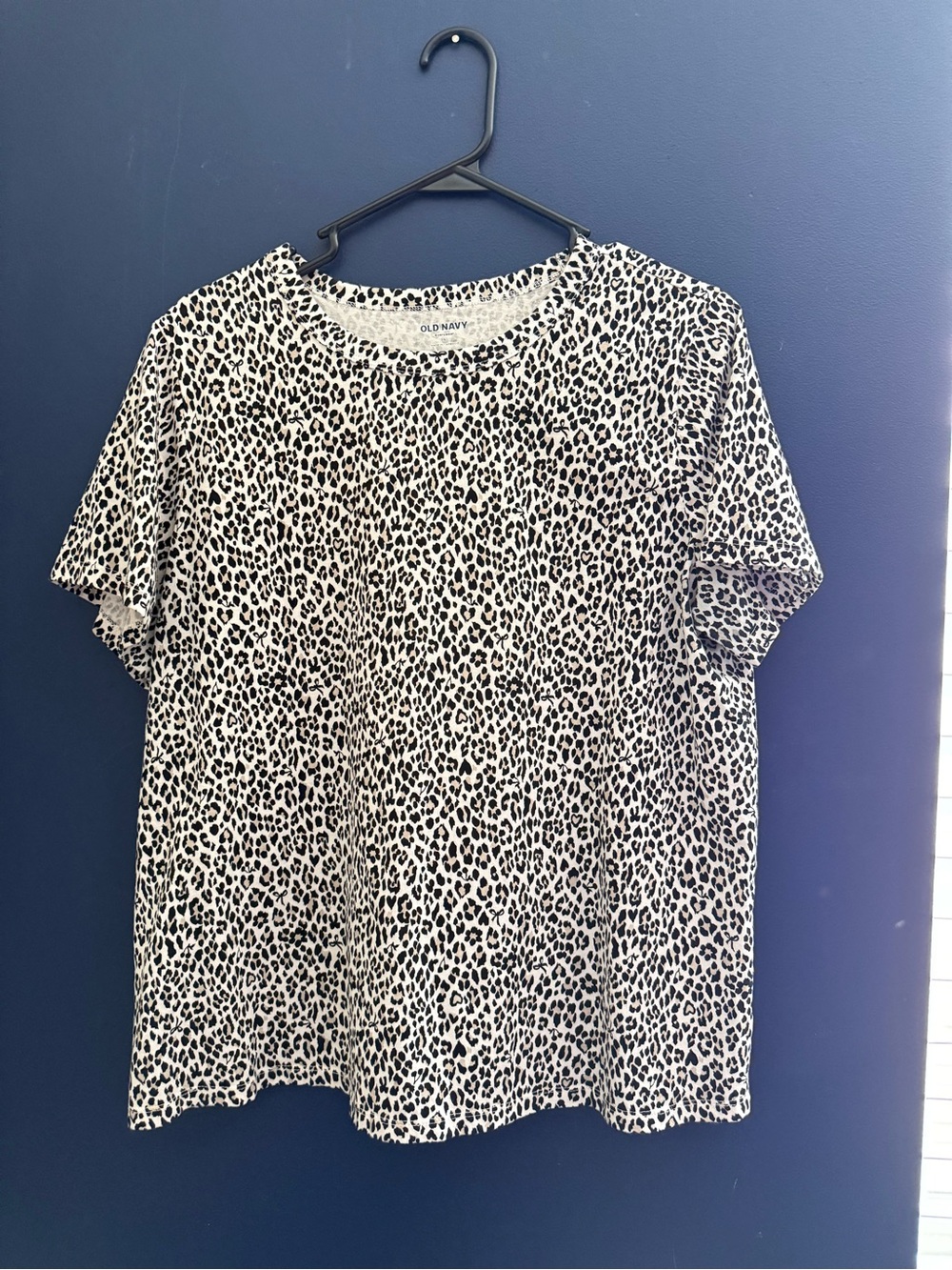 Old Navy Black and White Leopard Print Short Sleeve Tee